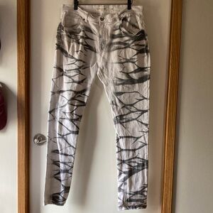 Stylish Men's Relaxed Fit Jeans - Black and White Pattern